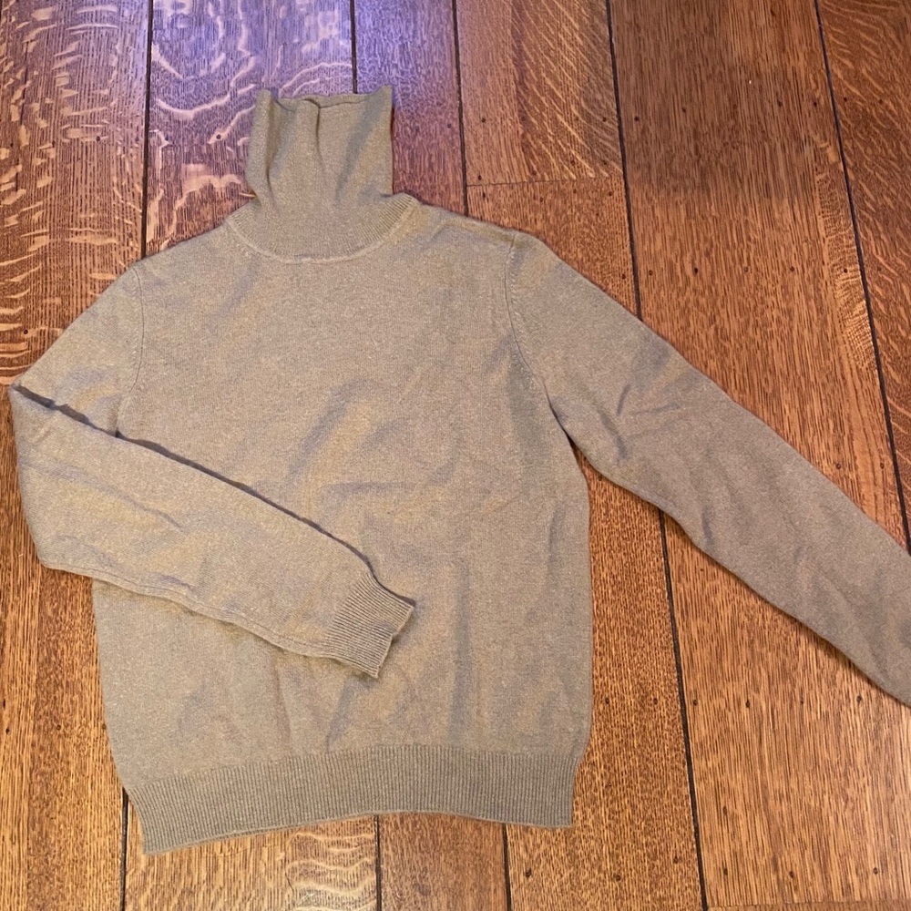 100% cashmere turtleneck